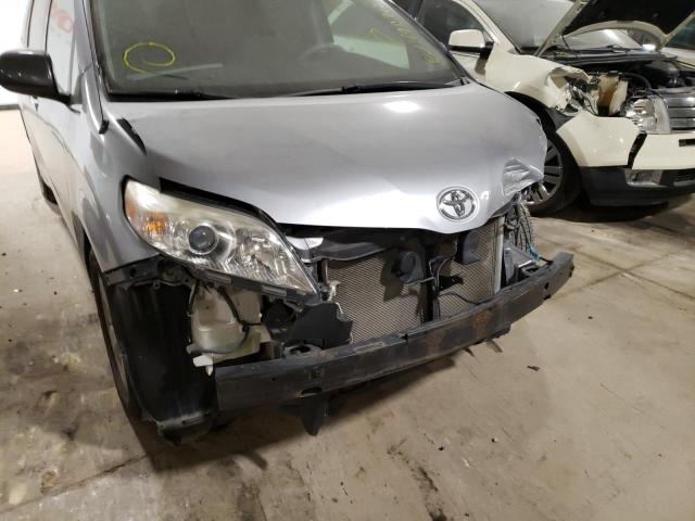 5TDKK3DC6BS118238 - 2011 TOYOTA SIENNA LE SILVER photo 9