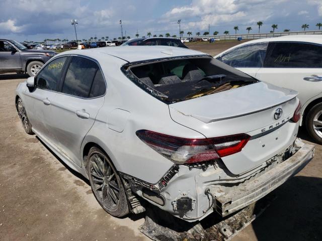 4T1S11AK6NU034919 - 2022 TOYOTA CAMRY NIGH WHITE photo 3