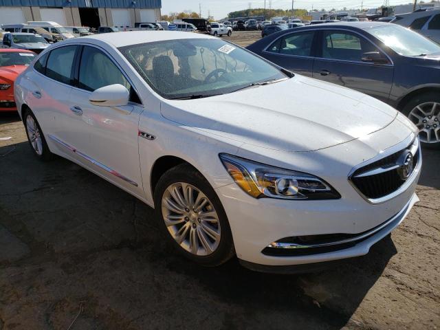 1G4ZP5SZ0JU121564 - 2018 BUICK LACROSSE E WHITE photo 1
