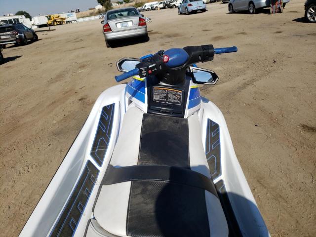 YAMA0640B919 - 2019 YAMAHA VXR WHITE photo 5