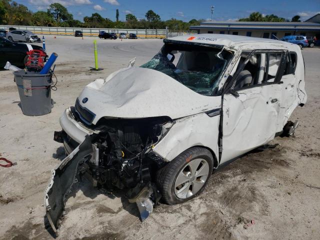 KNDJN2A2XG7853704 - 2016 KIA SOUL WHITE photo 2