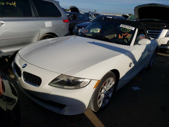 4USBU33578LW73846 - 2008 BMW Z4 3.0 WHITE photo 2