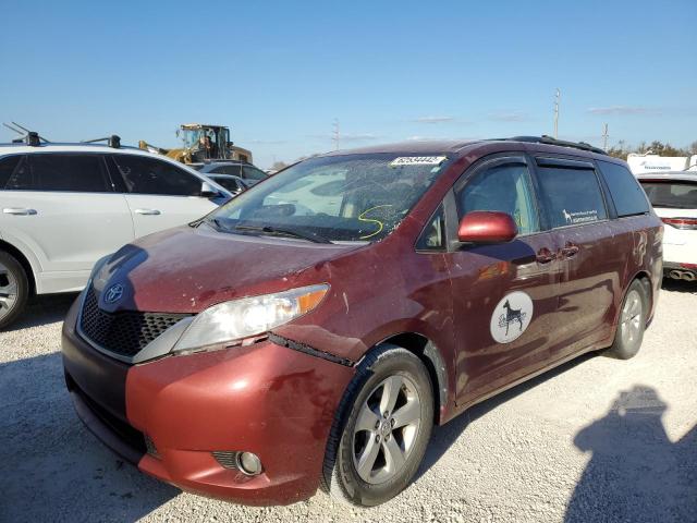 5TDKK3DC3DS335202 - 2013 TOYOTA SIENNA LE BURGUNDY photo 2