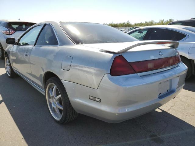 1HGCG3269YA022338 - 2000 HONDA ACCORD LX SILVER photo 3