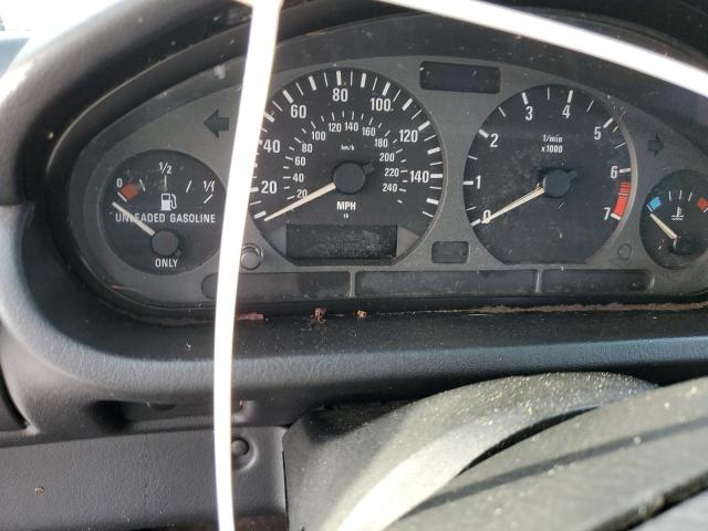 4USCH7339WLD16716 - 1998 BMW Z3 1.9 SILVER photo 8