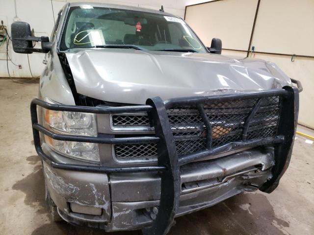 1GCRKSE74CZ246388 - 2012 CHEVROLET 1500 SILVE GRAY photo 9