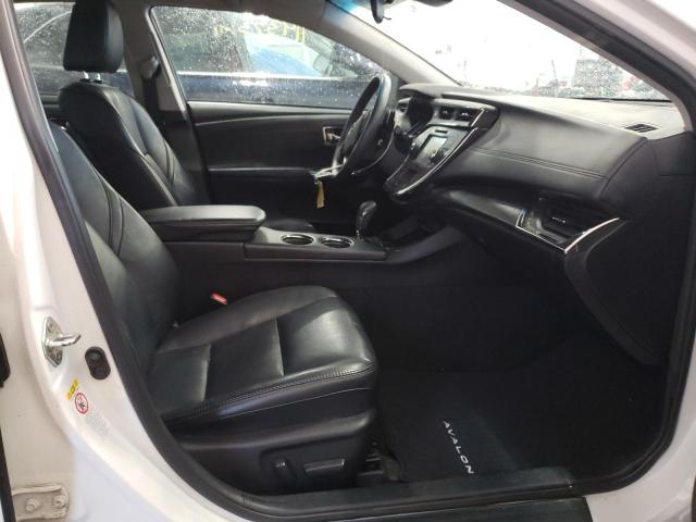 4T1BK1EB7JU281755 - 2018 TOYOTA AVALON XLE WHITE photo 5