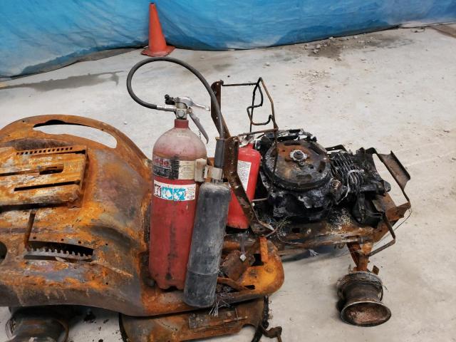 62571962 - 2010 CUB LAWN MOWER BURN photo 5