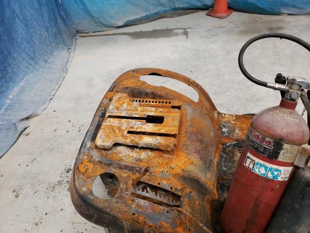 62571962 - 2010 CUB LAWN MOWER BURN photo 6