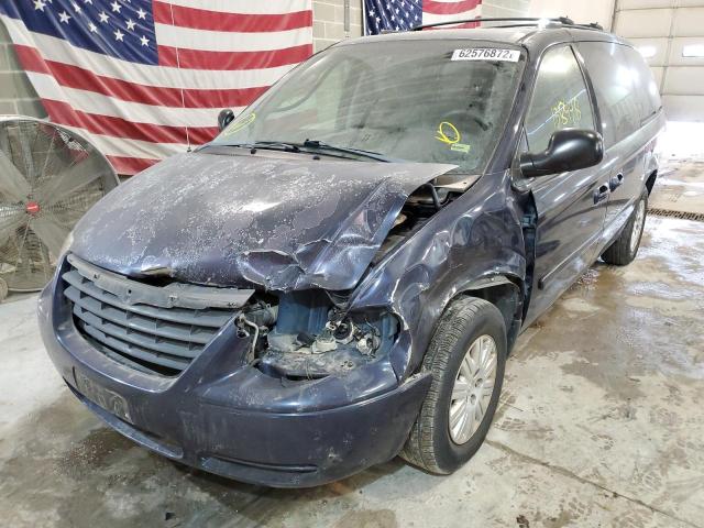 2C4GP44R85R530613 - 2005 CHRYSLER TOWN & COU BLUE photo 2