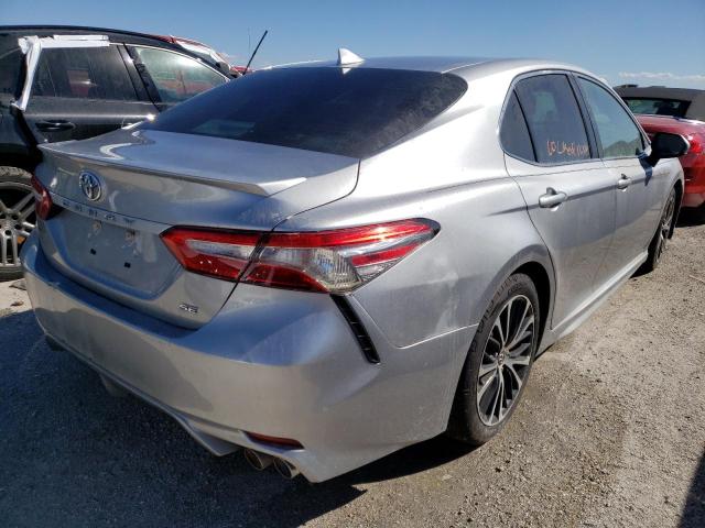 4T1B11HK2KU751934 - 2019 TOYOTA CAMRY 4D 2 SILVER photo 4