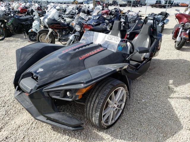 57XAAPFA6H8120996 - 2017 POLARIS SLINGSHOT BLACK photo 2