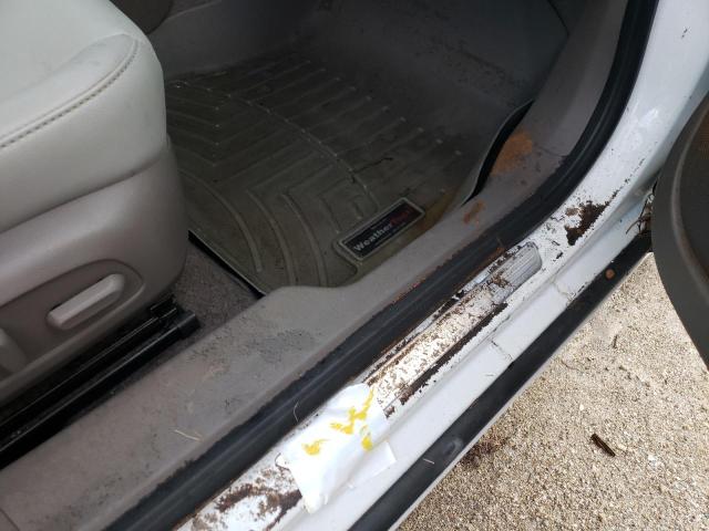 1G1ZE5SX3JF106935 - 2018 CHEVROLET MALIBU PRE WHITE photo 9