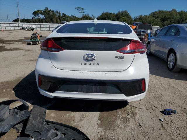 KMHC65LC8HU040602 - 2017 HYUNDAI UK WHITE photo 6