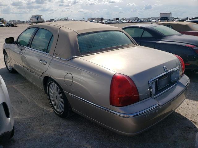 1LNHM82W53Y613093 - 2003 LINCOLN TOWN CAR S TAN photo 3