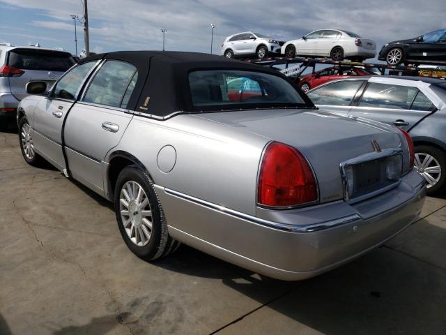 1LNHM83W84Y685616 - 2004 LINCOLN TOWN CAR U SILVER photo 3