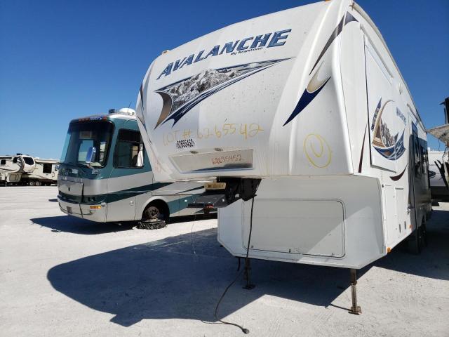 4YDF29025BE760115 - 2011 KEYSTONE AVALANCHE თეთრი ფოტო 2