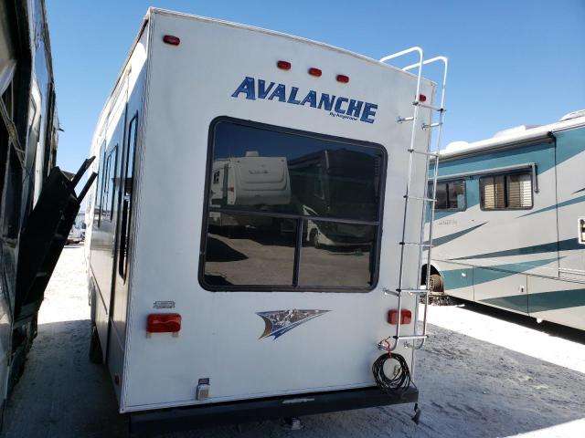 4YDF29025BE760115 - 2011 KEYSTONE AVALANCHE თეთრი ფოტო 3