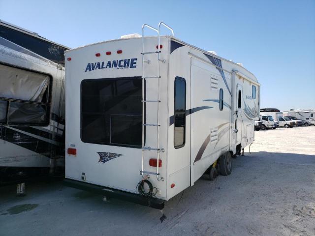 4YDF29025BE760115 - 2011 KEYSTONE AVALANCHE თეთრი ფოტო 4