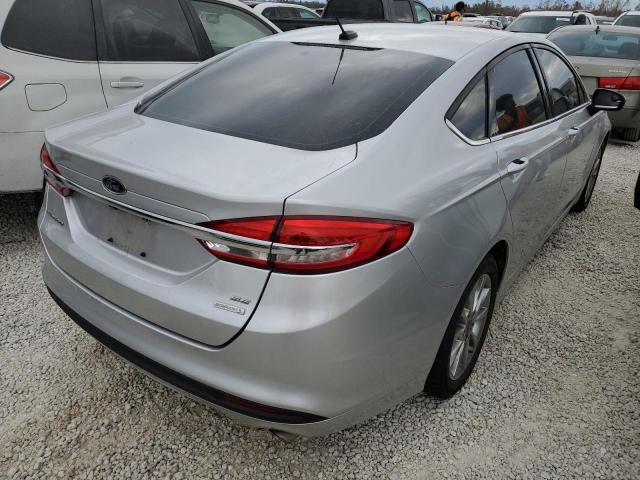 3FA6P0HDXHR380057 - 2017 FORD FUSION SE SILVER photo 4