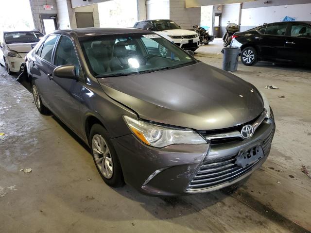 4T4BF1FK8FR500934 - 2015 TOYOTA CAMRY LE GRAY photo 1