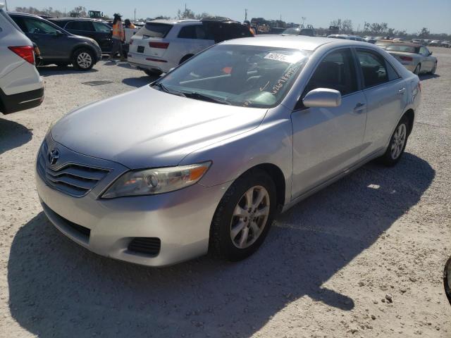 4T1BF3EK0BU633334 - 2011 TOYOTA CAMRY BASE SILVER photo 2