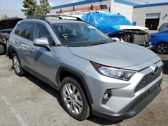 2T3C1RFV8MW181318 - 2021 TOYOTA RAV4 XLE P SILVER photo 1