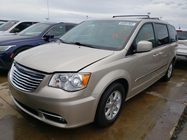 2C4RC1BG4DR555611 - 2013 CHRYSLER TOWN & COU BEIGE photo 2