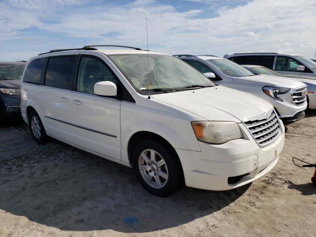 2A4RR5D12AR240049 - 2010 CHRYSLER TOWN & COU WHITE photo 1