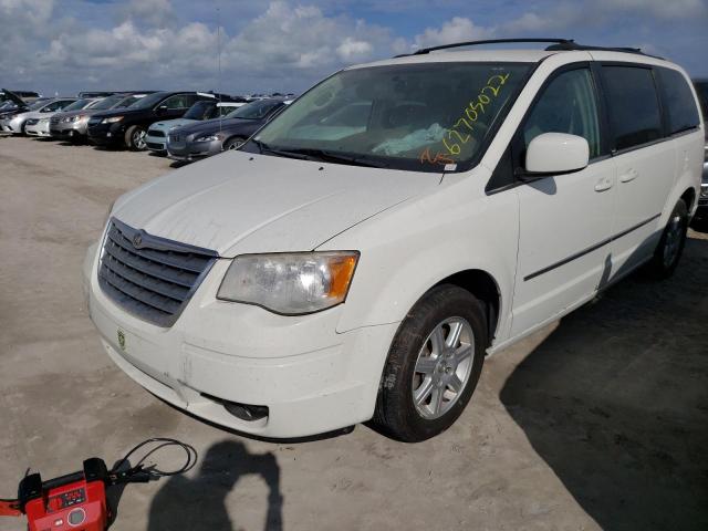 2A4RR5D12AR240049 - 2010 CHRYSLER TOWN & COU WHITE photo 2