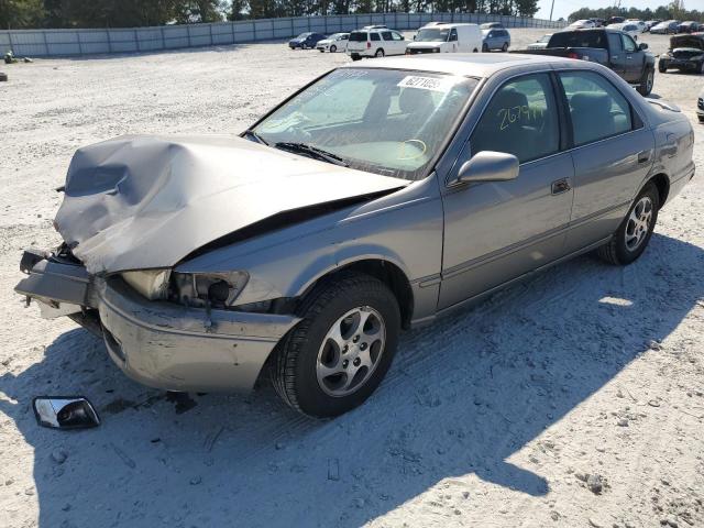 4T1BG22K0WU302979 - 1998 TOYOTA CAMRY CE TAN photo 2