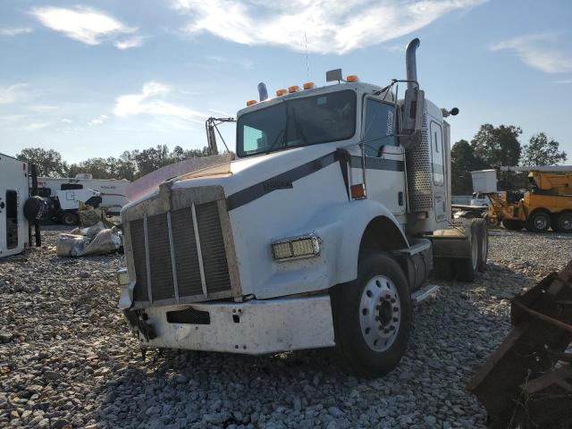 3WKDDU9X45F081334 - 2005 KENWORTH CONSTRUCTI WHITE photo 2