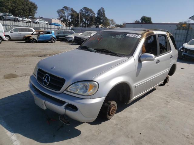 4JGAB54E43A377510 - 2003 MERCEDES-BENZ ML 320 SILVER photo 2