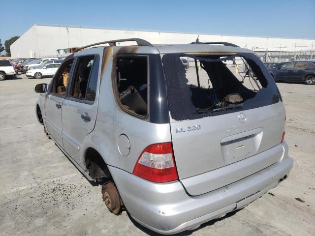 4JGAB54E43A377510 - 2003 MERCEDES-BENZ ML 320 SILVER photo 3