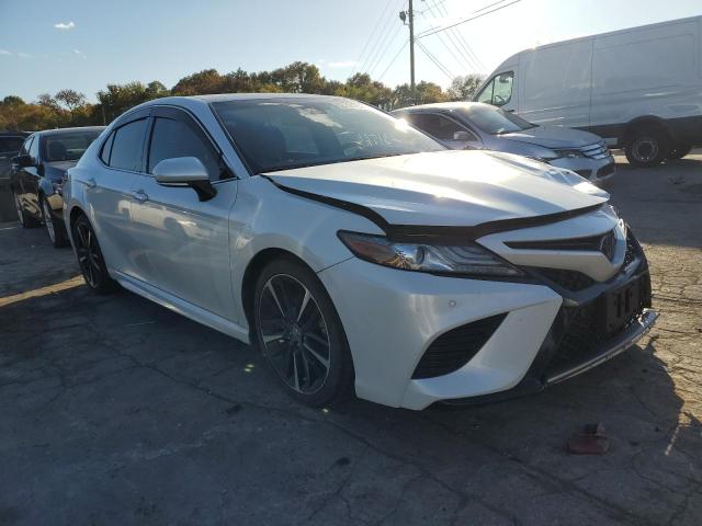 4T1B61HK0JU652447 - 2018 TOYOTA CAMRY XSE WHITE photo 1