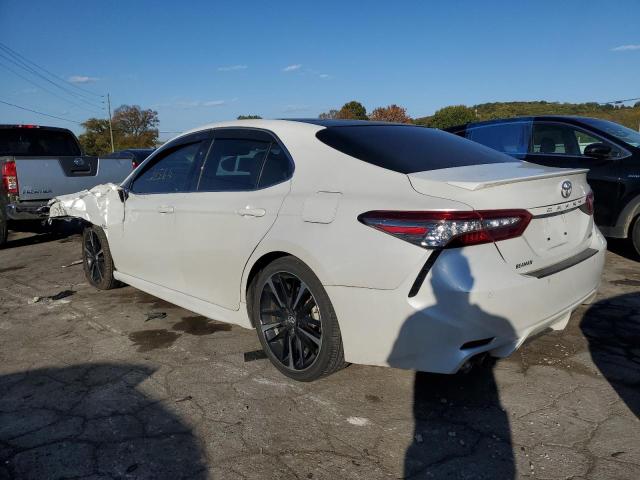 4T1B61HK0JU652447 - 2018 TOYOTA CAMRY XSE WHITE photo 3