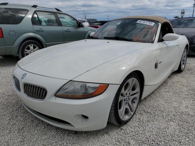 4USBT53493LT22905 - 2003 BMW Z4 3.0 WHITE photo 2