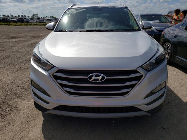 KM8J33A24HU458704 - 2017 HYUNDAI TUCSON LIM SILVER photo 9