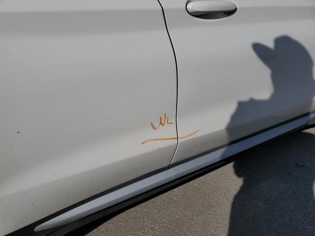 5UXTR9C59KLE17084 - 2019 BMW X3 XDRIVE3 WHITE photo 9