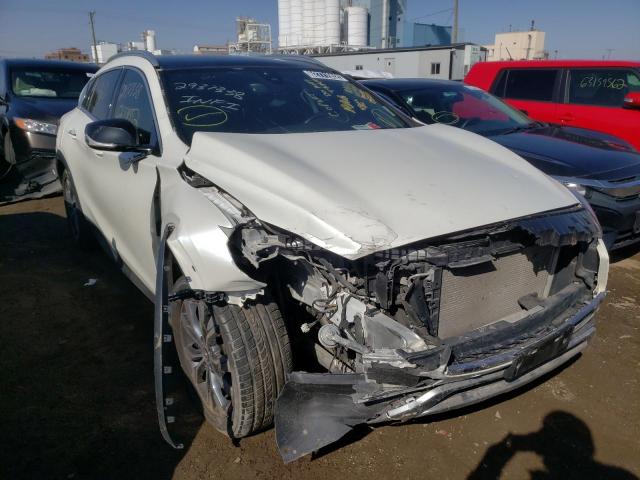 SJKCH5CR8JA057200 - 2018 INFINITI QX30 BASE WHITE photo 4