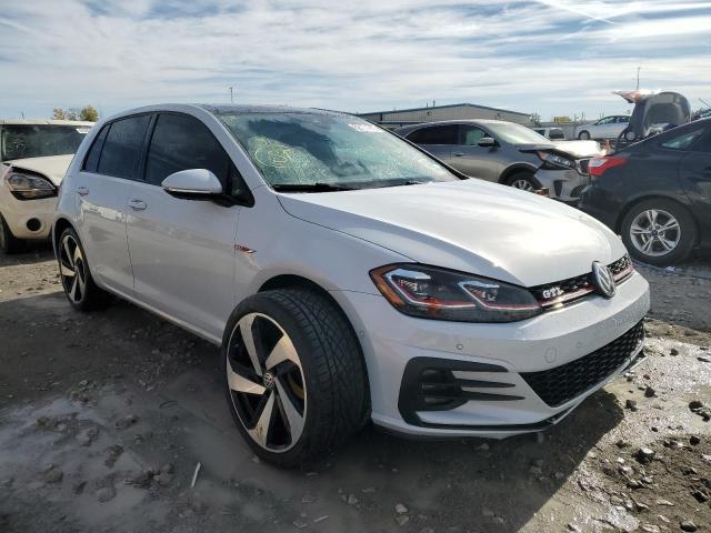 3VW447AU0JM282250 - 2018 VOLKSWAGEN GTI S/SE WHITE photo 1