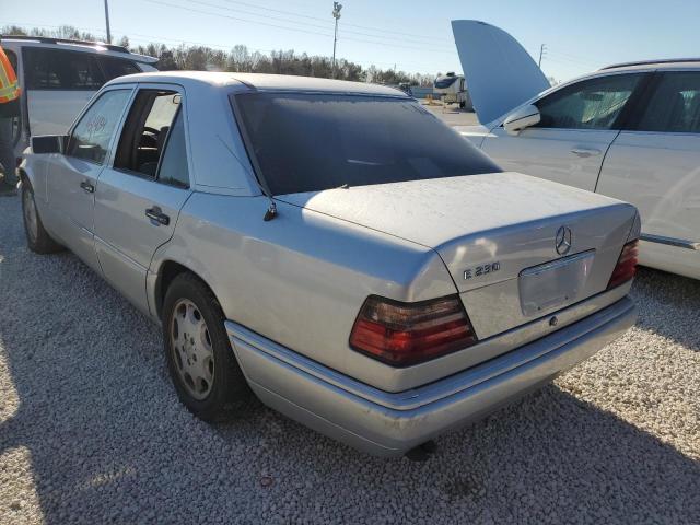 WDBEA32E8RC073611 - 1994 MERCEDES-BENZ E 320 SILVER photo 3