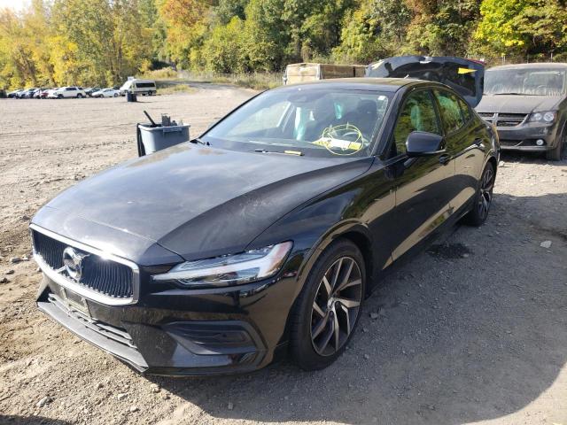 7JRA22TK8KG014019 - 2019 VOLVO S60 T6 MOM BLACK photo 2