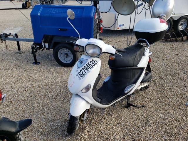 RFVPAC205C1012157 - 2012 GENUINE SCOOTER CO. BUDDY 125 WHITE photo 2