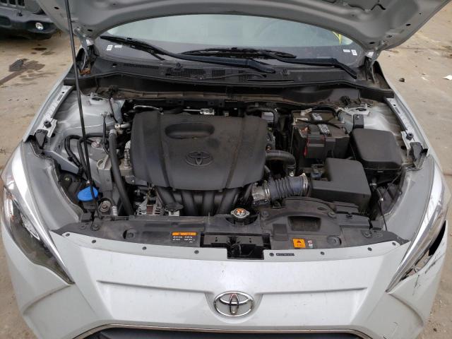 3MYDLBYV0KY503025 - 2019 TOYOTA YARIS L GRAY photo 7