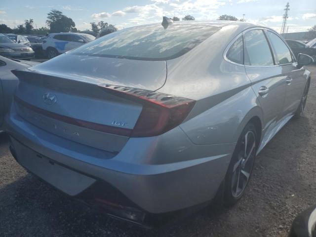 5NPEJ4J24MH116594 - 2021 HYUNDAI SONATA SEL SILVER photo 4