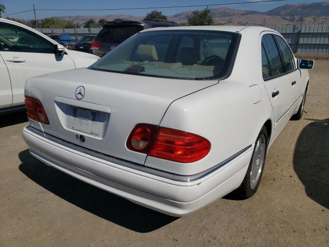 WDBJF72F6VA492918 - 1997 MERCEDES-BENZ E-CLASS WHITE photo 4