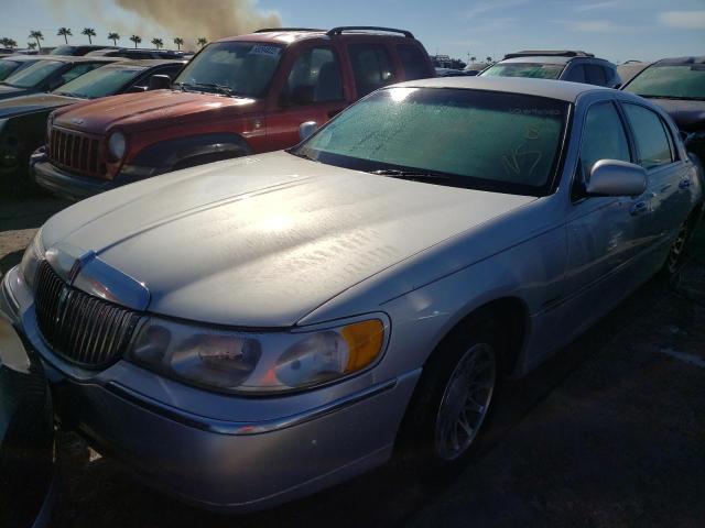 1LNHM82W6YY806196 - 2000 LINCOLN TOWN CAR S SILVER photo 2