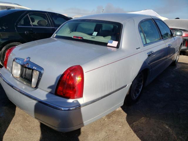 1LNHM82W6YY806196 - 2000 LINCOLN TOWN CAR S SILVER photo 4