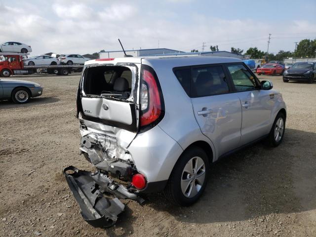 KNDJN2A2XG7858269 - 2016 KIA SOUL SILVER photo 4